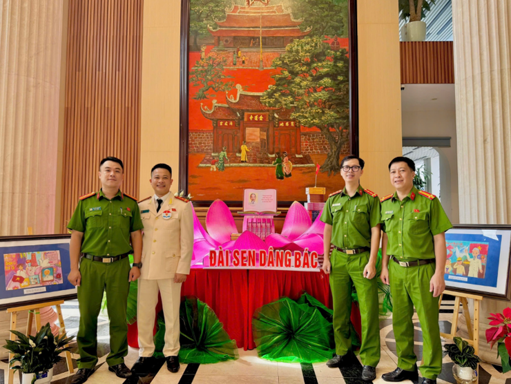 Công an phường Tây Hồ khắc ghi lời Bác dạy, lan tỏa tinh thần vì Nhân dân phục vụ- Ảnh 13.