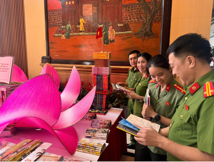 Công an phường Tây Hồ khắc ghi lời Bác dạy, lan tỏa tinh thần vì Nhân dân phục vụ- Ảnh 14.