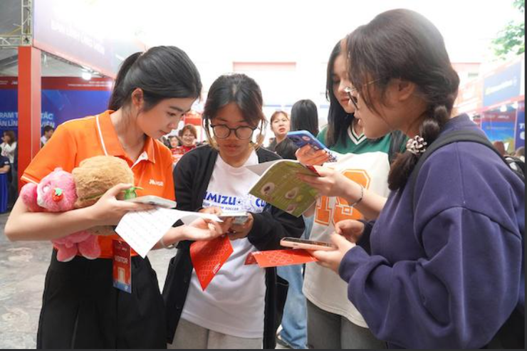 Sinh viên xuất sắc đạt giải cấp tỉnh được đề xuất ưu tiên vào làm công chức- Ảnh 1.