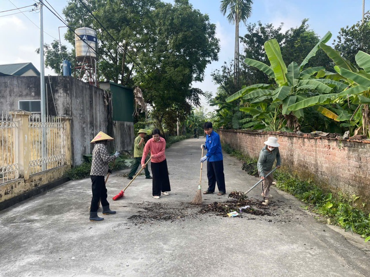 PHƯỜNG SƠN TÂY RA QUÂN TỔNG VỆ SINH MÔI TRƯỜNG, ĐẢM BẢO TRẬT TỰ ĐÔ THỊ, TRẬT TỰ CÔNG CỘNG TRÊN ĐỊA BÀN- Ảnh 2.