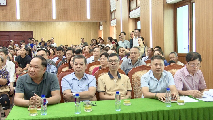 Xã Thư Lâm phối hợp tổ chức hội nghị hướng dẫn thủ tục hành chính cho các hộ tái định cư phường Hồng Hà- Ảnh 5.
