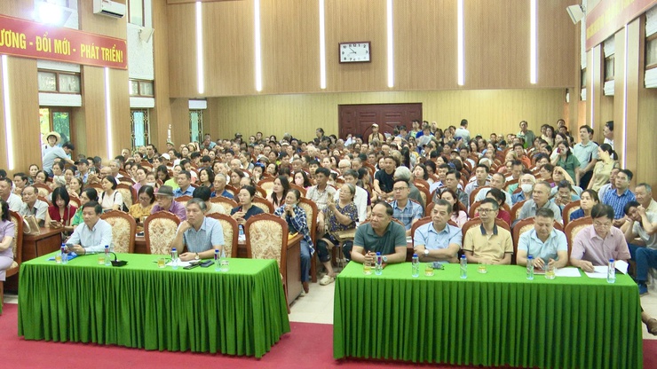 Xã Thư Lâm phối hợp tổ chức hội nghị hướng dẫn thủ tục hành chính cho các hộ tái định cư phường Hồng Hà- Ảnh 3.