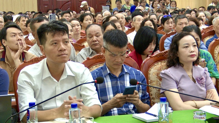 Xã Thư Lâm phối hợp tổ chức hội nghị hướng dẫn thủ tục hành chính cho các hộ tái định cư phường Hồng Hà- Ảnh 4.