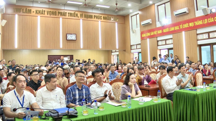 Xã Thư Lâm phối hợp tổ chức hội nghị hướng dẫn thủ tục hành chính cho các hộ tái định cư phường Hồng Hà- Ảnh 1.