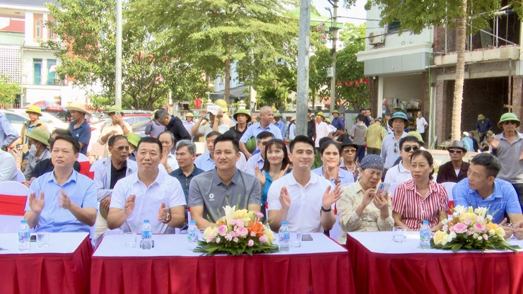 UBND XÃ THƯ LÂM TỔ CHỨC “HỘI THI THẢ CHIM BỒ CÂU BAY MỞ RỘNG XÃ THƯ LÂM LẦN THỨ I NĂM 2026”
- Ảnh 1.