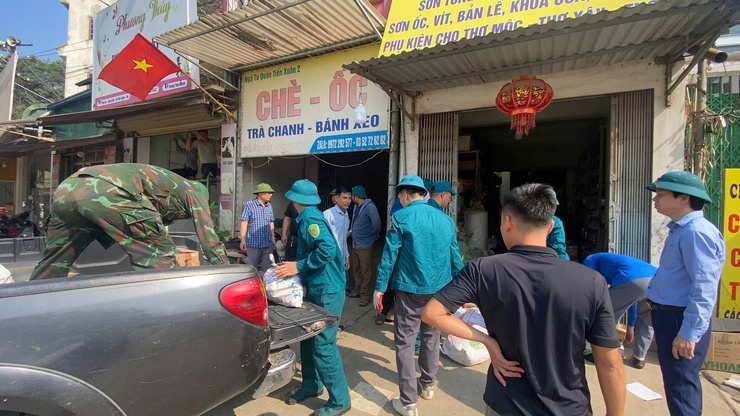 Lực lượng quân sự xã Phú Nghĩa hỗ trợ Nhân dân vận chuyển đồ đạc phục vụ giải phóng mặt bằng Dự án Quốc lộ 6- Ảnh 9.