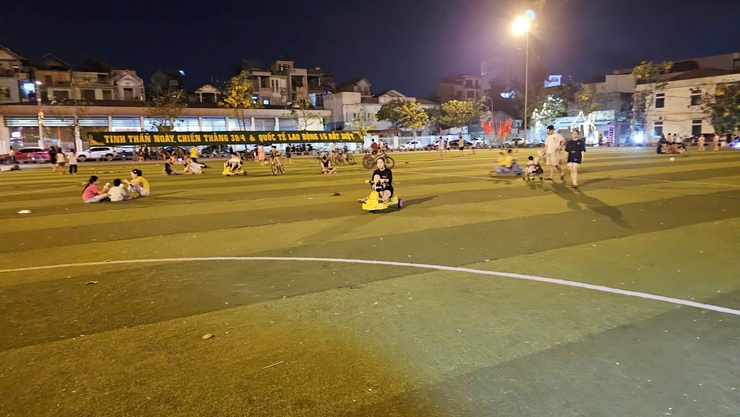 Quốc Oai kiên quyết xử lý, chấm dứt hoạt động xe điện tự phát tại khu vực sân vận động xã- Ảnh 4.