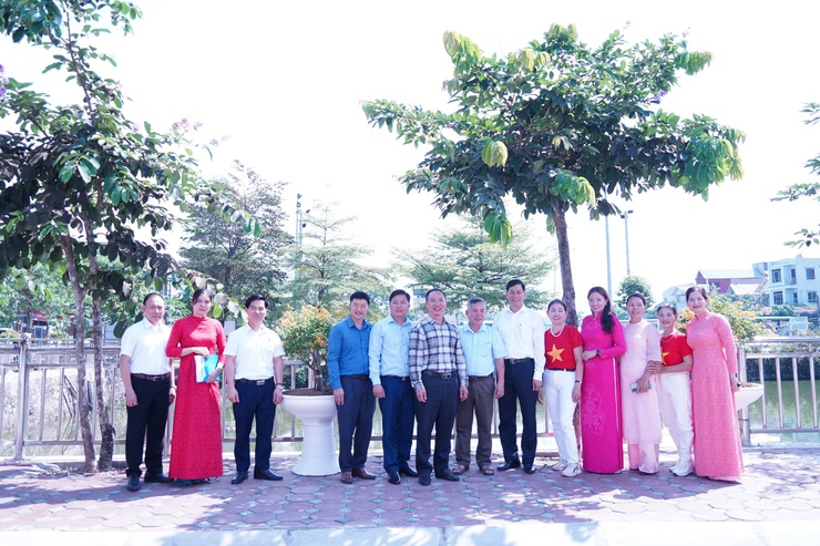 Hội LHPN phường Chương Mỹ bàn giao tuyến đường hoa, ra mắt mô hình “Ngôi nhà xanh”- Ảnh 9.