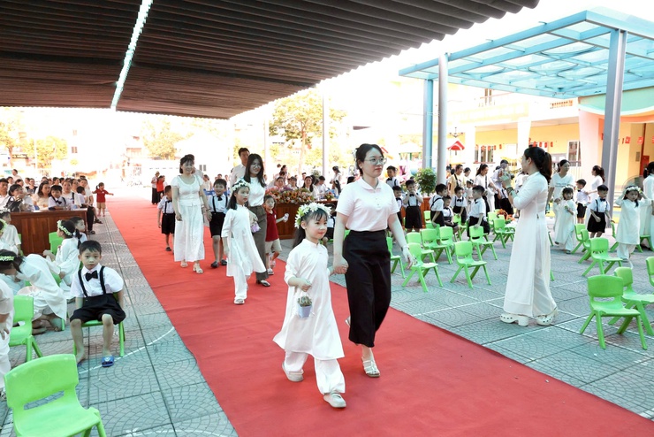 TRƯỜNG MẦM NON NGỌC LÔI TỔ CHỨC LỄ RA TRƯỜNG CHO HỌC SINH KHỐI MẪU GIÁO LỚN- Ảnh 2.