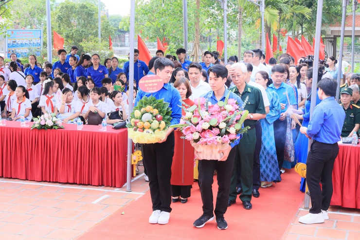 UỶ BAN MTTQ VÀ CÁC TỔ CHỨC CHÍNH TRỊ - XÃ HỘI XÃ THƯ LÂM TỔ CHỨC LỄ BÁO CÔNG DÂNG BÁC- Ảnh 6.