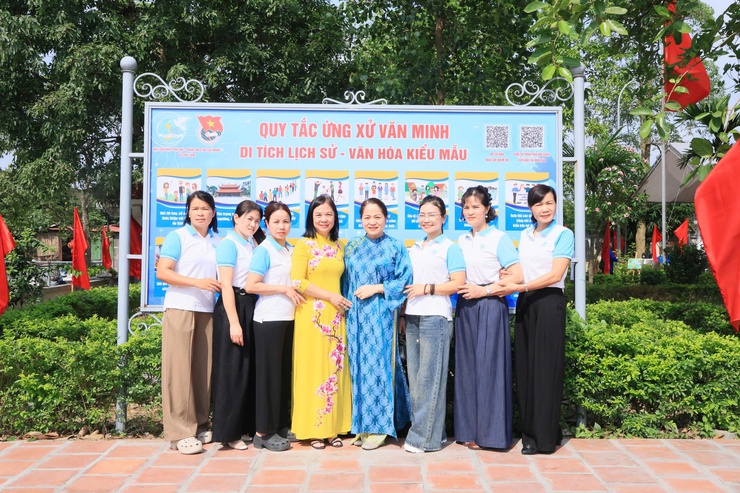 UỶ BAN MTTQ VÀ CÁC TỔ CHỨC CHÍNH TRỊ - XÃ HỘI XÃ THƯ LÂM TỔ CHỨC LỄ BÁO CÔNG DÂNG BÁC- Ảnh 22.