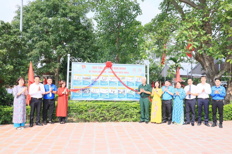 UỶ BAN MTTQ VÀ CÁC TỔ CHỨC CHÍNH TRỊ - XÃ HỘI XÃ THƯ LÂM TỔ CHỨC LỄ BÁO CÔNG DÂNG BÁC- Ảnh 20.