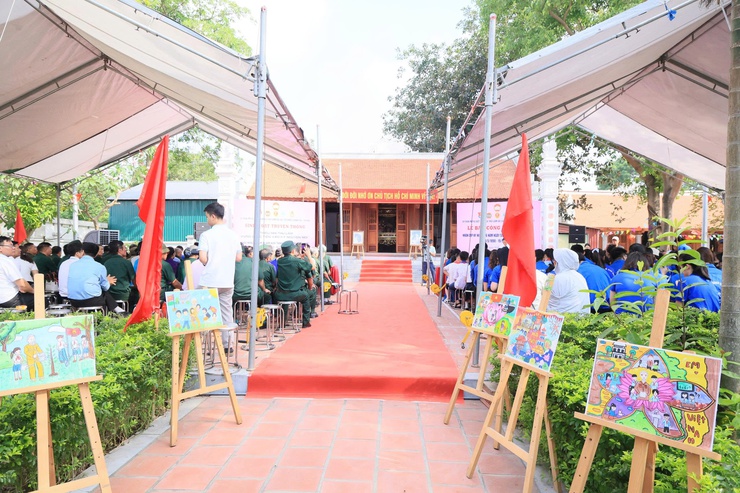 UỶ BAN MTTQ VÀ CÁC TỔ CHỨC CHÍNH TRỊ - XÃ HỘI XÃ THƯ LÂM TỔ CHỨC LỄ BÁO CÔNG DÂNG BÁC- Ảnh 5.
