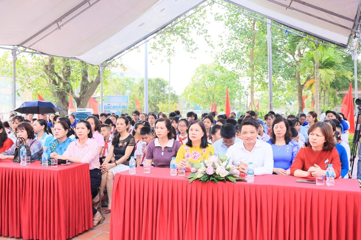 UỶ BAN MTTQ VÀ CÁC TỔ CHỨC CHÍNH TRỊ - XÃ HỘI XÃ THƯ LÂM TỔ CHỨC LỄ BÁO CÔNG DÂNG BÁC- Ảnh 3.