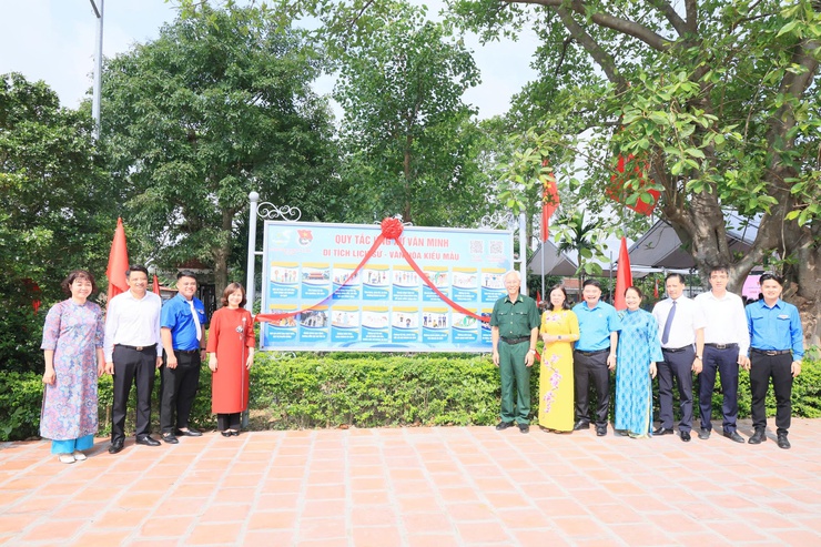 UỶ BAN MTTQ VÀ CÁC TỔ CHỨC CHÍNH TRỊ - XÃ HỘI XÃ THƯ LÂM TỔ CHỨC LỄ BÁO CÔNG DÂNG BÁC- Ảnh 21.