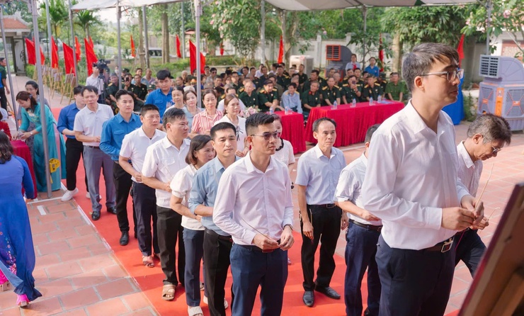 UỶ BAN MTTQ VÀ CÁC TỔ CHỨC CHÍNH TRỊ - XÃ HỘI XÃ THƯ LÂM TỔ CHỨC LỄ BÁO CÔNG DÂNG BÁC- Ảnh 9.