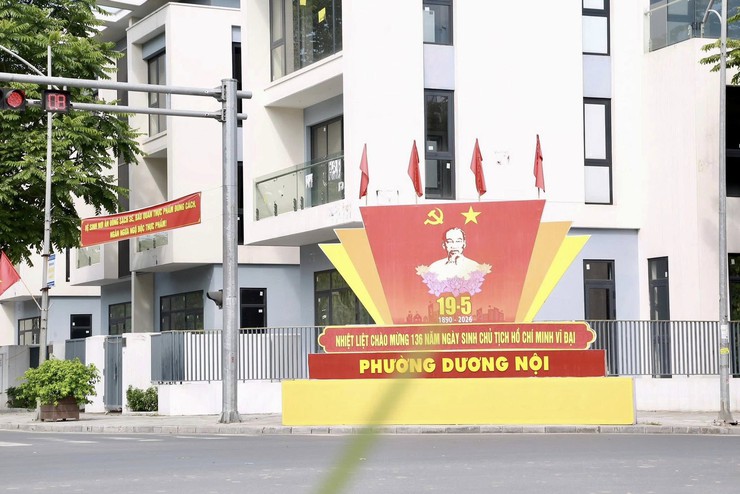 PHƯỜNG DƯƠNG NỘI RỰC RỠ CỜ HOA CHÀO MỪNG KỶ NIỆM 136 NĂM SINH NHẬT BÁC - Ảnh 5.