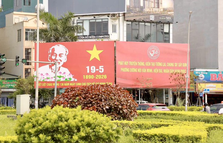 PHƯỜNG DƯƠNG NỘI RỰC RỠ CỜ HOA CHÀO MỪNG KỶ NIỆM 136 NĂM SINH NHẬT BÁC - Ảnh 3.
