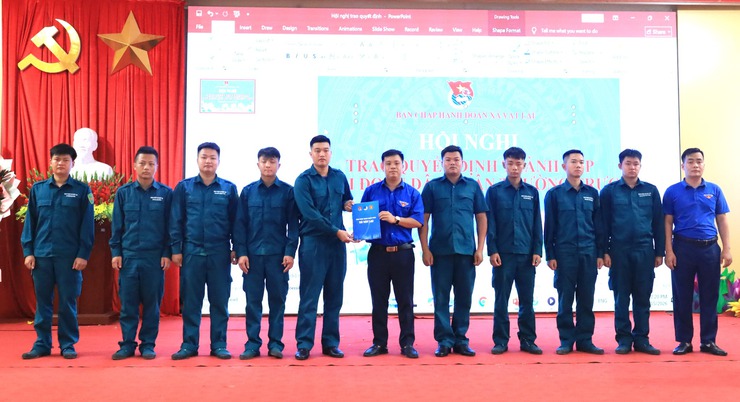 Lễ công bố Quyết định thành lập Chi đoàn Dân quân Thường trực xã Vật Lại- Ảnh 1.