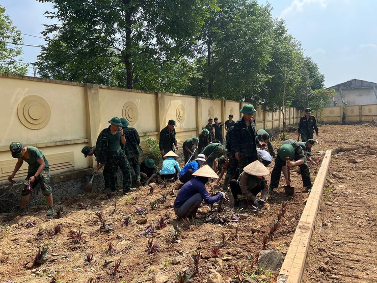 Hòa Lạc: Ra quân tổng vệ sinh, sẵn sàng đưa vào sử dụng điểm trường  Mầm non, Tiểu học tại khu tái định cư Đại học Quốc gia- Ảnh 7.