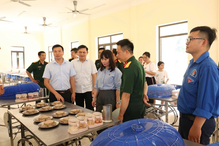 XÃ VÂN ĐÌNH THĂM, ĐỘNG VIÊN CHIẾN SĨ NHẬP NGŨ NĂM 2026 TẠI CÁC ĐƠN VỊ HUẤN LUYỆN- Ảnh 9.
