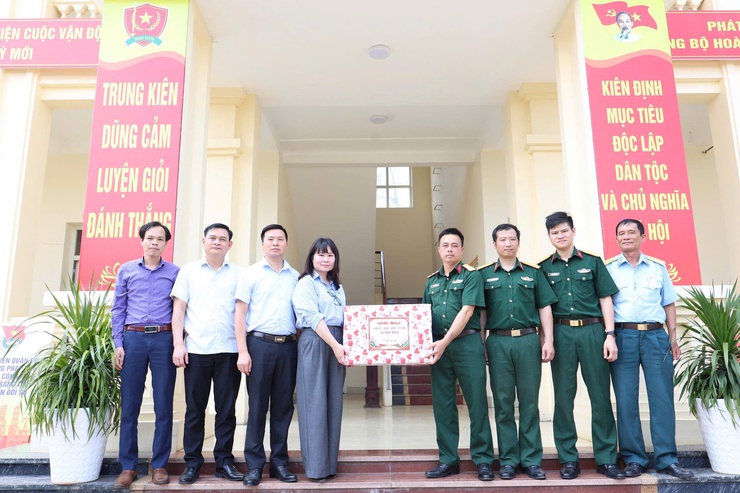 XÃ VÂN ĐÌNH THĂM, ĐỘNG VIÊN CHIẾN SĨ NHẬP NGŨ NĂM 2026 TẠI CÁC ĐƠN VỊ HUẤN LUYỆN- Ảnh 1.