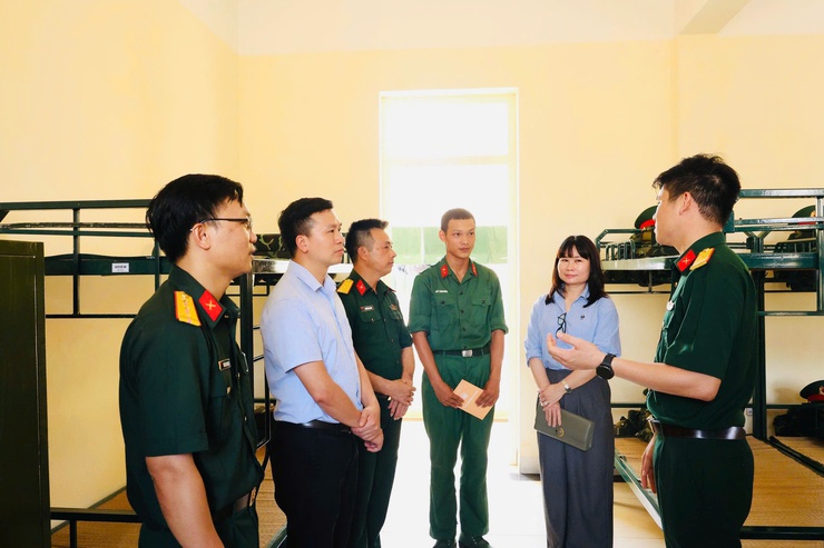 XÃ VÂN ĐÌNH THĂM, ĐỘNG VIÊN CHIẾN SĨ NHẬP NGŨ NĂM 2026 TẠI CÁC ĐƠN VỊ HUẤN LUYỆN- Ảnh 8.