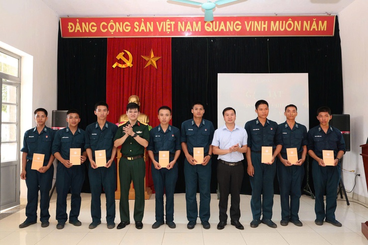 XÃ VÂN ĐÌNH THĂM, ĐỘNG VIÊN CHIẾN SĨ NHẬP NGŨ NĂM 2026 TẠI CÁC ĐƠN VỊ HUẤN LUYỆN- Ảnh 5.