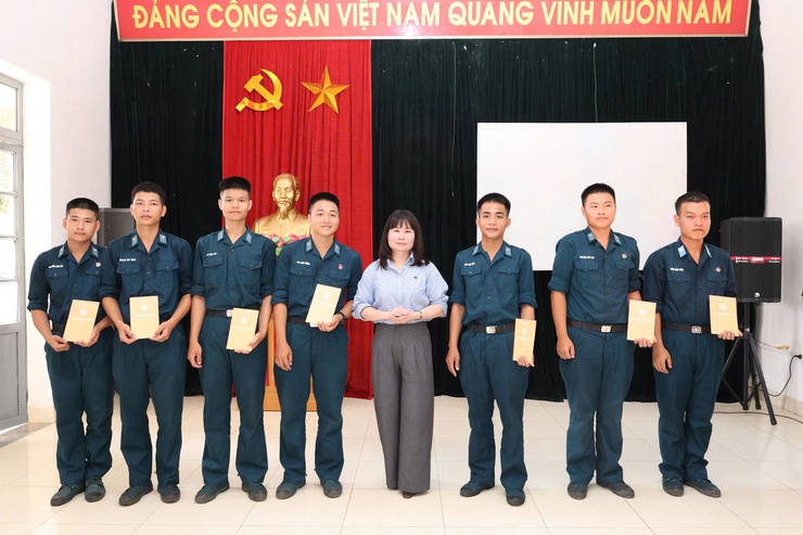 XÃ VÂN ĐÌNH THĂM, ĐỘNG VIÊN CHIẾN SĨ NHẬP NGŨ NĂM 2026 TẠI CÁC ĐƠN VỊ HUẤN LUYỆN- Ảnh 4.