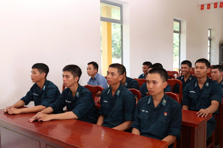 XÃ VÂN ĐÌNH THĂM, ĐỘNG VIÊN CHIẾN SĨ NHẬP NGŨ NĂM 2026 TẠI CÁC ĐƠN VỊ HUẤN LUYỆN- Ảnh 7.