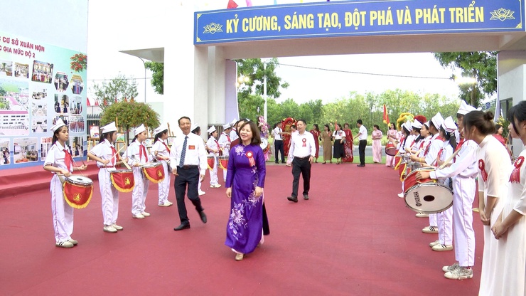 TRƯỜNG THCS XUÂN NỘN LONG TRỌNG TỔ CHỨC LỄ KỶ NIỆM 60 NĂM THÀNH LẬP TRƯỜNG VÀ ĐÓN NHẬN BẰNG CÔNG NHẬN TRƯỜNG ĐẠT CHUẨN QUỐC GIA MỨC ĐỘ 2- Ảnh 2.