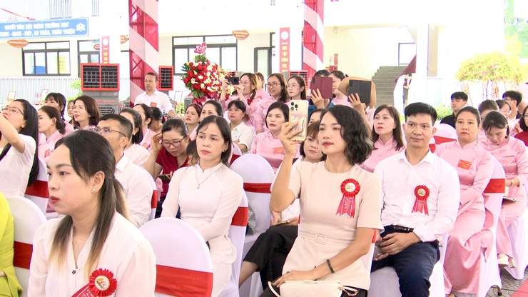 TRƯỜNG THCS XUÂN NỘN LONG TRỌNG TỔ CHỨC LỄ KỶ NIỆM 60 NĂM THÀNH LẬP TRƯỜNG VÀ ĐÓN NHẬN BẰNG CÔNG NHẬN TRƯỜNG ĐẠT CHUẨN QUỐC GIA MỨC ĐỘ 2- Ảnh 12.