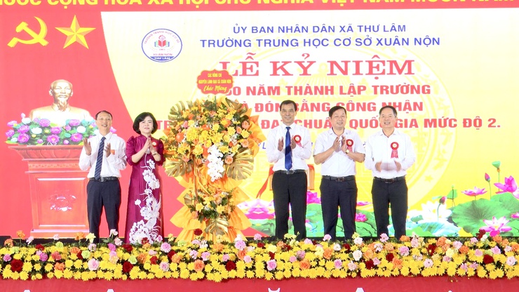 TRƯỜNG THCS XUÂN NỘN LONG TRỌNG TỔ CHỨC LỄ KỶ NIỆM 60 NĂM THÀNH LẬP TRƯỜNG VÀ ĐÓN NHẬN BẰNG CÔNG NHẬN TRƯỜNG ĐẠT CHUẨN QUỐC GIA MỨC ĐỘ 2- Ảnh 5.