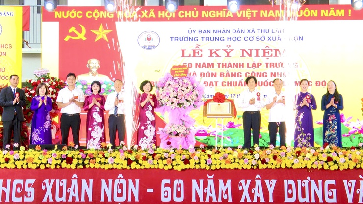 TRƯỜNG THCS XUÂN NỘN LONG TRỌNG TỔ CHỨC LỄ KỶ NIỆM 60 NĂM THÀNH LẬP TRƯỜNG VÀ ĐÓN NHẬN BẰNG CÔNG NHẬN TRƯỜNG ĐẠT CHUẨN QUỐC GIA MỨC ĐỘ 2- Ảnh 3.