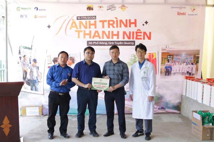 Hơn 200 học sinh tại xã Phố Bảng, tỉnh Tuyên Quang được khám, tư vấn sức khỏe miễn phí- Ảnh 3.