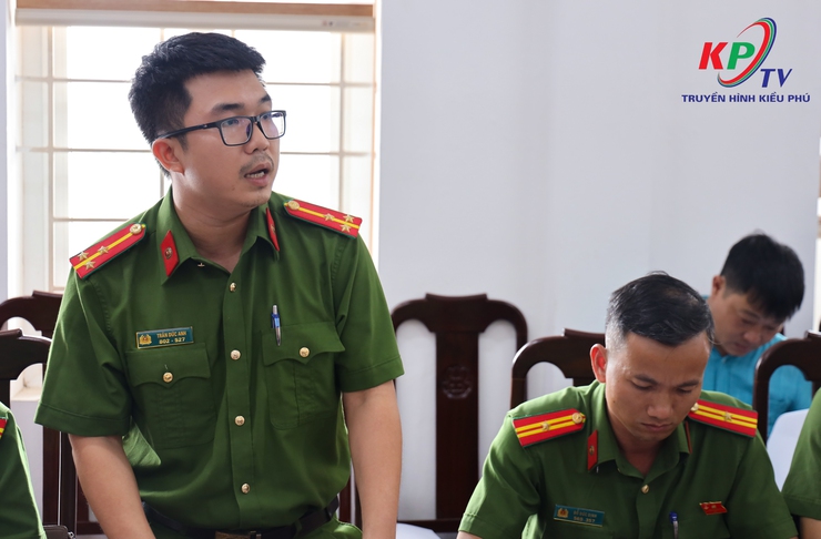 UBND xã Kiều Phú tổ chức hội nghị thống nhất thành lập các Tổ công tác kiểm tra, rà soát, các trường hợp có dấu hiệu vi phạm trật tự xây dựng, không đảm bảo an toàn PCCC và sử dụng đất sai mục đích.- Ảnh 5.