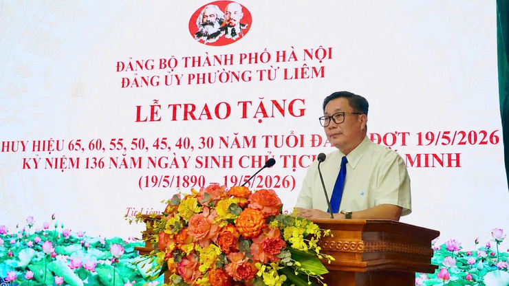 Phường Từ Liêm trao Huy hiệu Đảng đợt 19/5 cho 125 đảng viên- Ảnh 3.