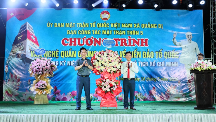 Ban công tác mặt trận thôn 5 tổ chức Chương trình văn nghệ quần chúng hướng về biển đảo Tổ quốc- Ảnh 1.