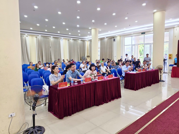UBND phường Khương Đình tổ chức bốc thăm căn hộ tái định cư phục vụ dự án đường vành đai 2,5
- Ảnh 1.