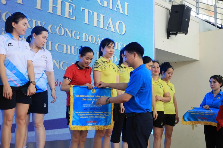 CÔNG ĐOÀN XÃ THƯ LÂM TỔ CHỨC NGÀY HỘI THỂ THAO CHÀO MỪNG CÁC SỰ KIỆN TRỌNG ĐẠI CỦA ĐẤT NƯỚC
- Ảnh 18.