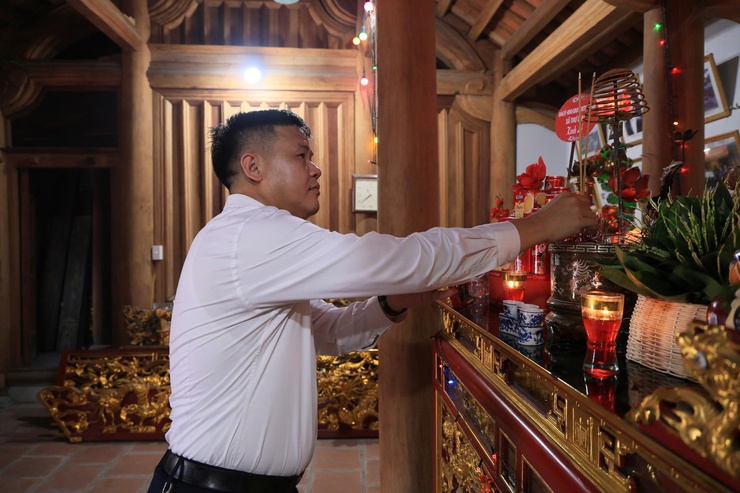 CÁC ĐỒNG CHÍ LÃNH ĐẠO XÃ THƯ LÂM TỔ CHỨC DÂNG HƯƠNG, THAM QUAN KHU LƯU NIỆM TỔNG BÍ THƯ NGUYỄN VĂN CỪ- Ảnh 3.