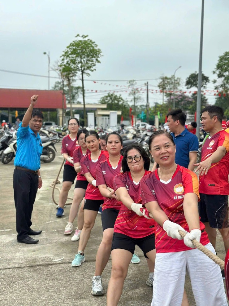 CÔNG ĐOÀN XÃ THƯ LÂM TỔ CHỨC NGÀY HỘI THỂ THAO CHÀO MỪNG CÁC SỰ KIỆN TRỌNG ĐẠI CỦA ĐẤT NƯỚC
- Ảnh 2.