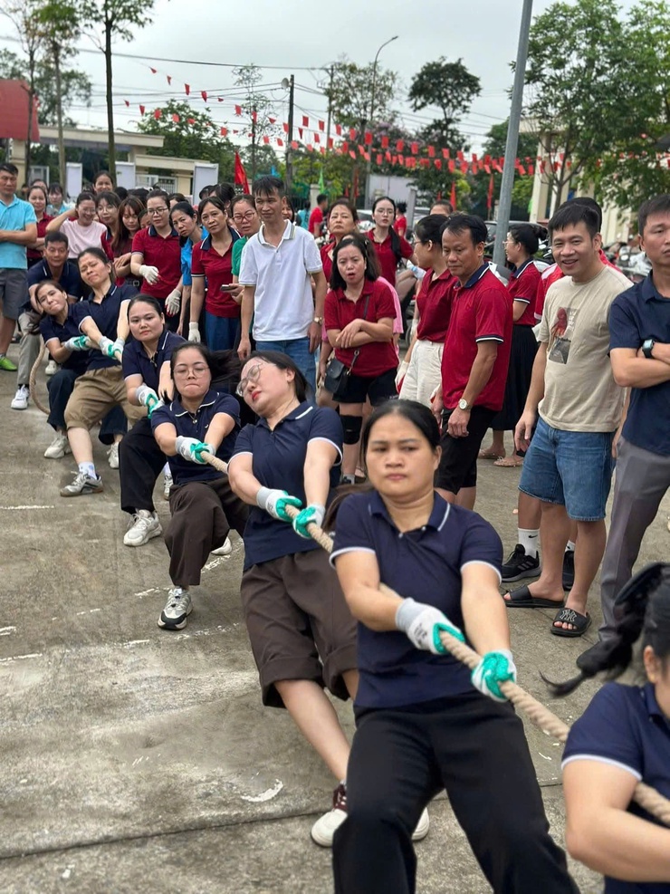 CÔNG ĐOÀN XÃ THƯ LÂM TỔ CHỨC NGÀY HỘI THỂ THAO CHÀO MỪNG CÁC SỰ KIỆN TRỌNG ĐẠI CỦA ĐẤT NƯỚC
- Ảnh 5.