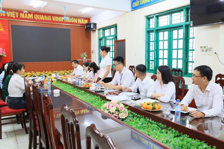 ĐOÀN GIÁM SÁT BAN VĂN HÓA – XÃ HỘI HĐND XÃ THƯ LÂM KIỂM TRA CÔNG TÁC BẢO ĐẢM VỆ SINH AN TOÀN THỰC PHẨM TẠI TRƯỜNG TIỂU HỌC VÂN HÀ- Ảnh 14.