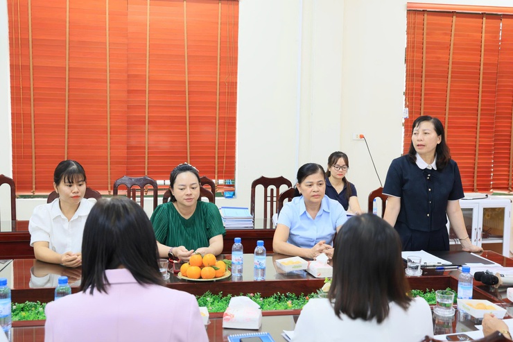 ĐOÀN GIÁM SÁT BAN VĂN HÓA – XÃ HỘI HĐND XÃ THƯ LÂM KIỂM TRA CÔNG TÁC BẢO ĐẢM VỆ SINH AN TOÀN THỰC PHẨM TẠI TRƯỜNG TIỂU HỌC VÂN HÀ- Ảnh 3.