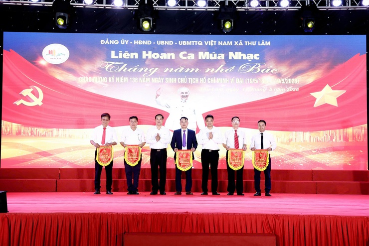 Đảng ủy – HĐND – UBND – Ủy ban MTTQ Việt Nam xã Thư Lâm long trọng tổ chức Liên hoan Ca – Múa – Nhạc “Tháng năm nhớ Bác” chào mừng kỷ niệm 136 năm Ngày sinh Chủ tịch Hồ Chí Minh vĩ đại (19/5/1890 – 19/5/2026).- Ảnh 9.