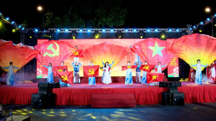 Đảng ủy – HĐND – UBND – Ủy ban MTTQ Việt Nam xã Thư Lâm long trọng tổ chức Liên hoan Ca – Múa – Nhạc “Tháng năm nhớ Bác” chào mừng kỷ niệm 136 năm Ngày sinh Chủ tịch Hồ Chí Minh vĩ đại (19/5/1890 – 19/5/2026).- Ảnh 13.