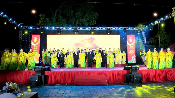 Đảng ủy – HĐND – UBND – Ủy ban MTTQ Việt Nam xã Thư Lâm long trọng tổ chức Liên hoan Ca – Múa – Nhạc “Tháng năm nhớ Bác” chào mừng kỷ niệm 136 năm Ngày sinh Chủ tịch Hồ Chí Minh vĩ đại (19/5/1890 – 19/5/2026).- Ảnh 22.
