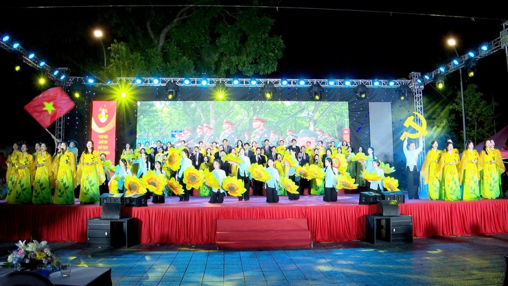 Đảng ủy – HĐND – UBND – Ủy ban MTTQ Việt Nam xã Thư Lâm long trọng tổ chức Liên hoan Ca – Múa – Nhạc “Tháng năm nhớ Bác” chào mừng kỷ niệm 136 năm Ngày sinh Chủ tịch Hồ Chí Minh vĩ đại (19/5/1890 – 19/5/2026).- Ảnh 23.