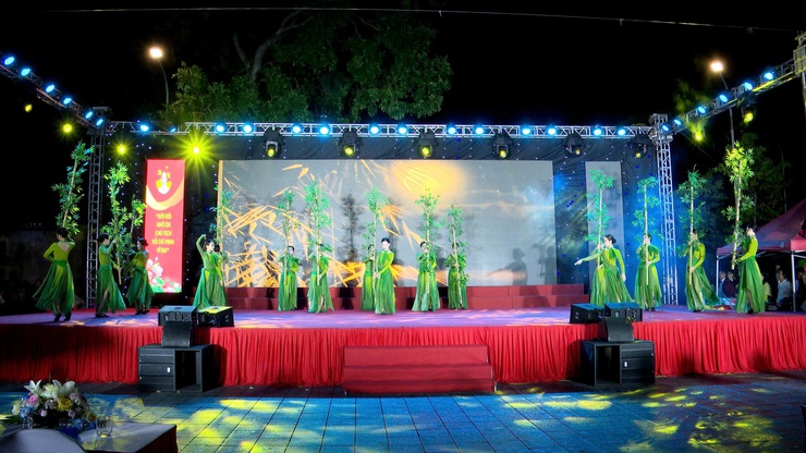 Đảng ủy – HĐND – UBND – Ủy ban MTTQ Việt Nam xã Thư Lâm long trọng tổ chức Liên hoan Ca – Múa – Nhạc “Tháng năm nhớ Bác” chào mừng kỷ niệm 136 năm Ngày sinh Chủ tịch Hồ Chí Minh vĩ đại (19/5/1890 – 19/5/2026).- Ảnh 24.